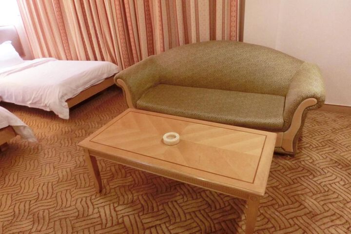 Room 10 of 38