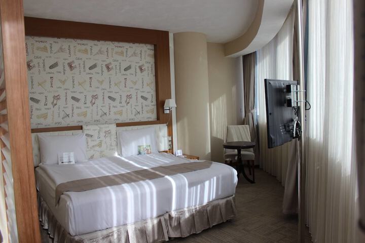 Room 3 of 38
