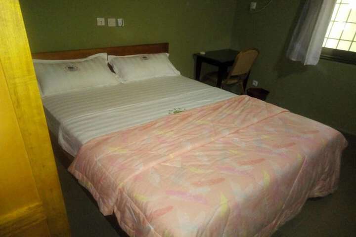 Room 16 of 32