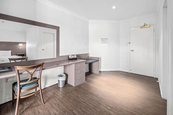 Room 6 of 72