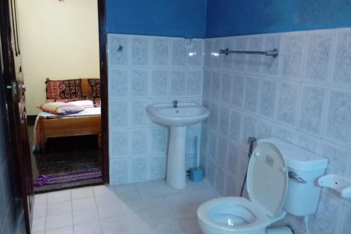 Room 6 of 8