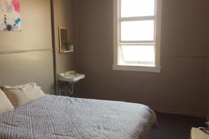 Room 5 of 17