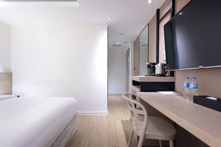 Room 33 of 67