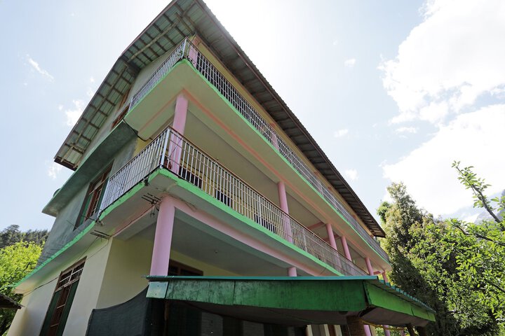 OYO 13719 HOME HILL VIEW 1BHK NEAR HADIM