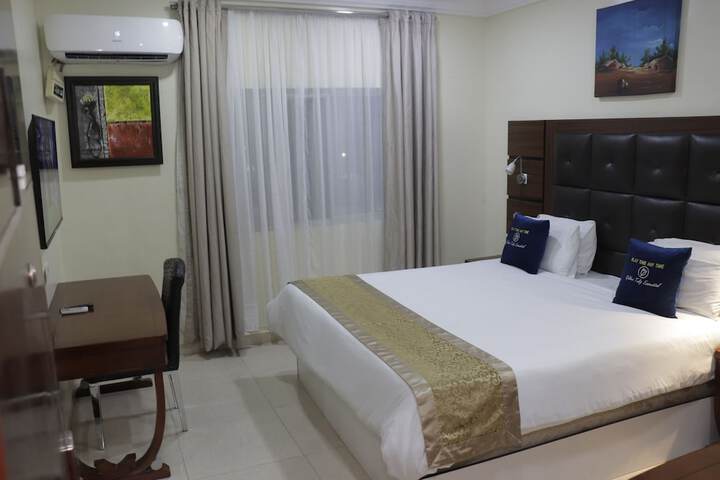 Room 16 of 32