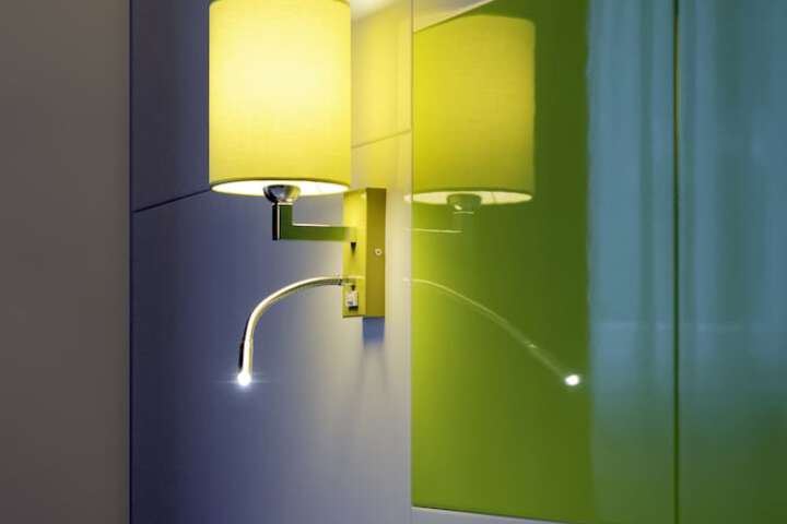 Room 6 of 90