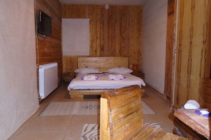 Room 4 of 120