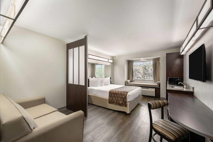 Room 27 of 51