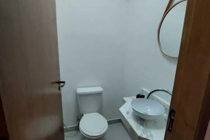 Room 6 of 13