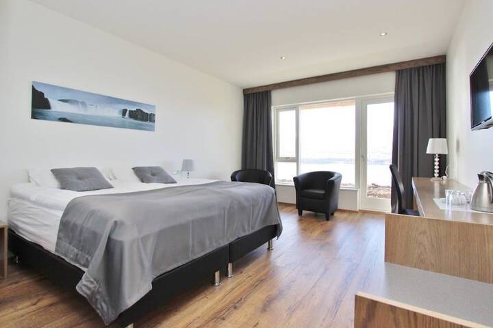 Room 4 of 32