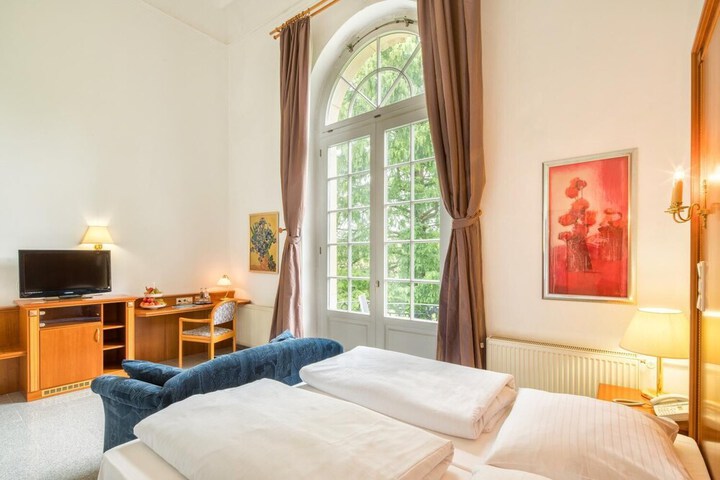 Room 10 of 29