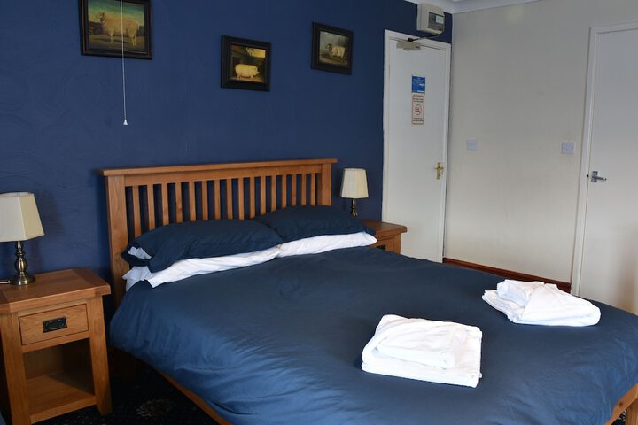 Room 9 of 28