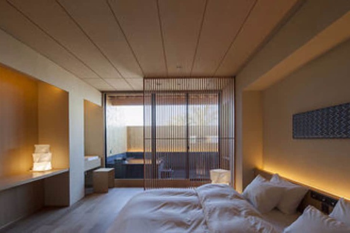 Room 6 of 63