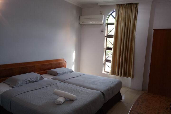 Room 10 of 26
