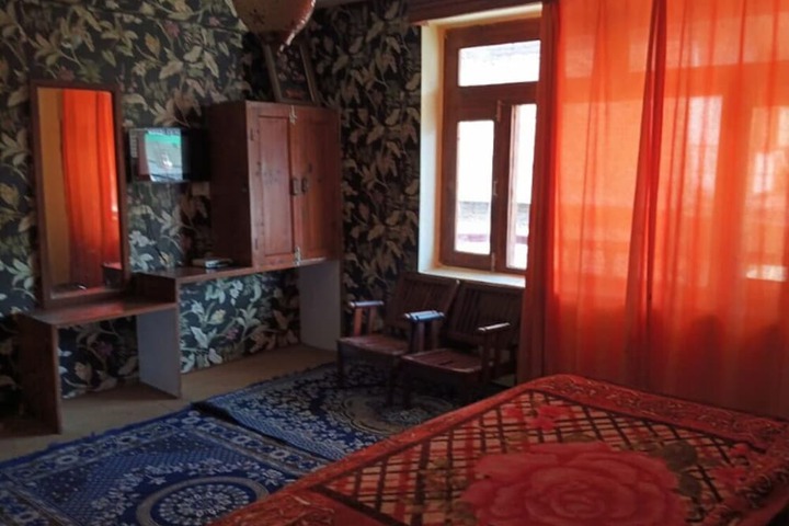 Room 4 of 26
