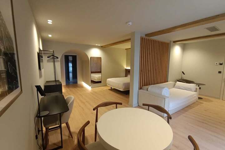 Room 4 of 27
