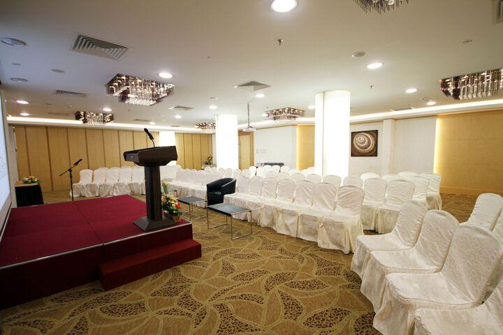 Ballroom/Hall 69 of 90