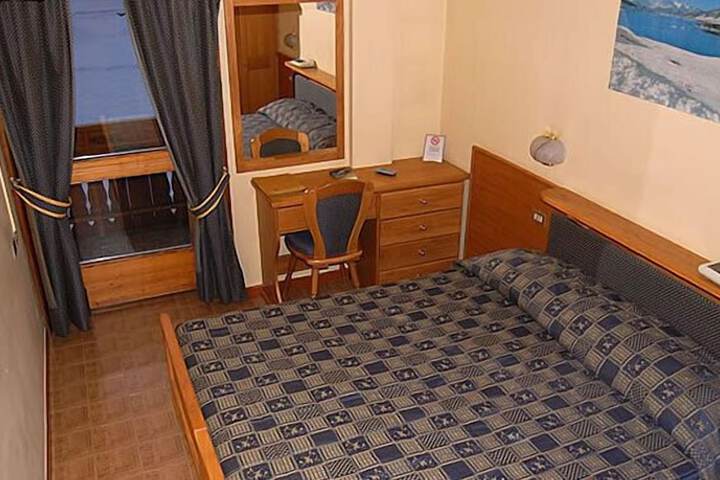 Room 9 of 44