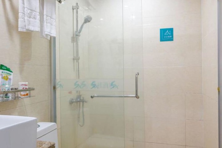 Room 15 of 18