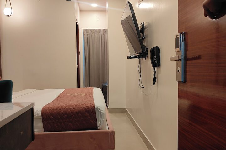 Room 15 of 30