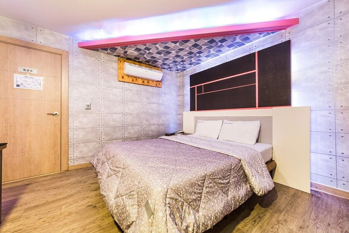 Room 2 of 42