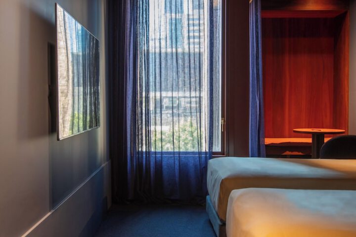 Room 19 of 68