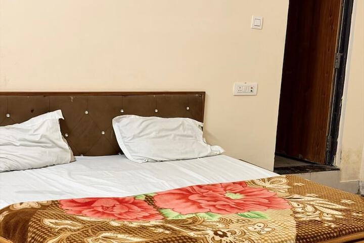 Room 15 of 32