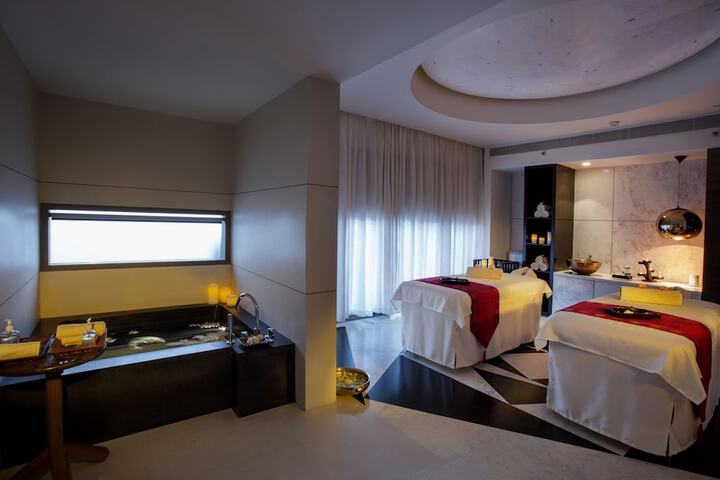Room 17 of 39