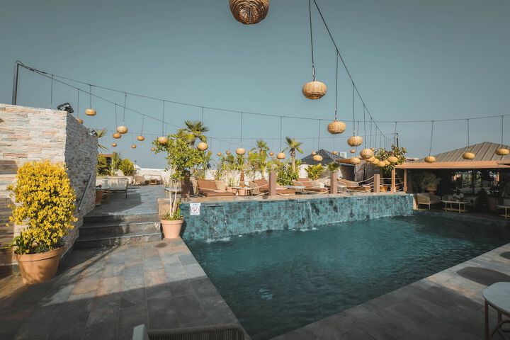 Pool 62 of 105