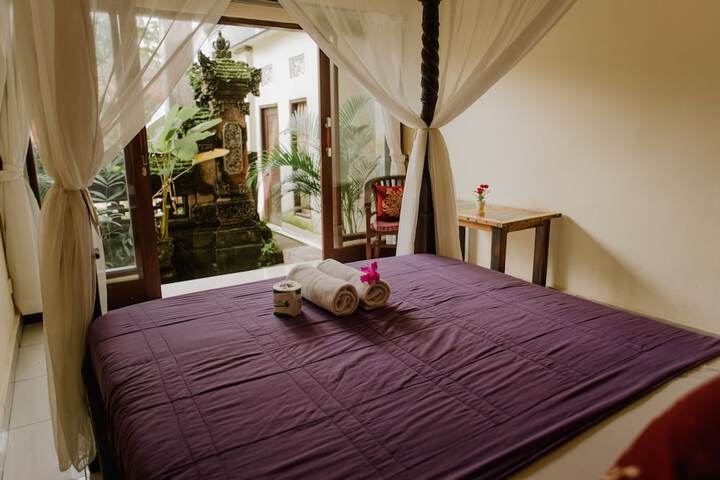 Room 13 of 27