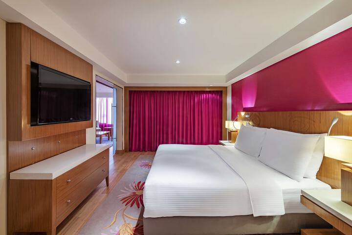 Room 25 of 136