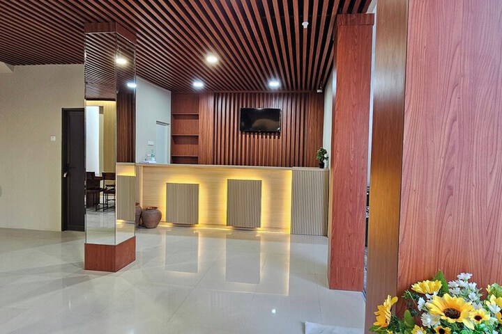 Sunflower Hotel Syariah Near Juanda