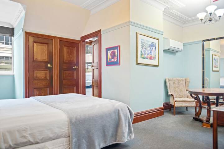 Room 7 of 24