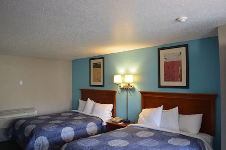 Room 6 of 23