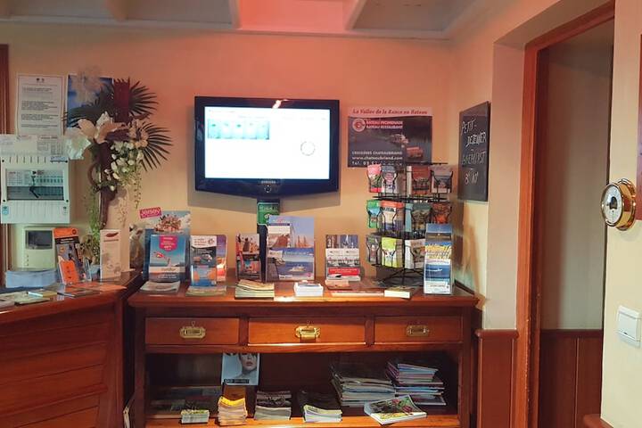 Guest Lobby