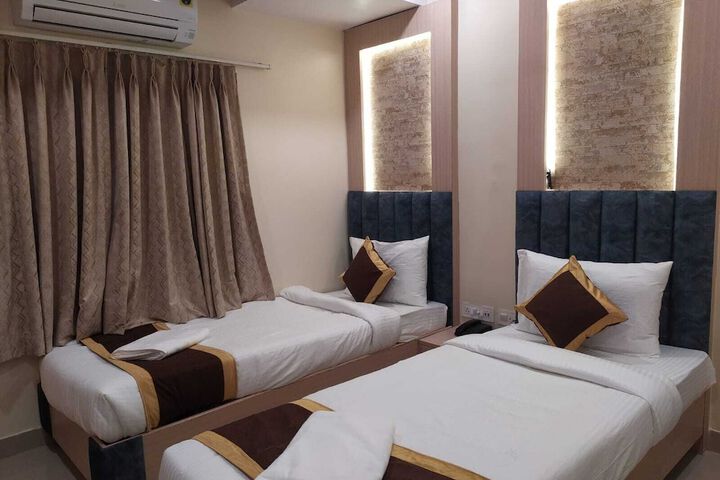 Room 6 of 32