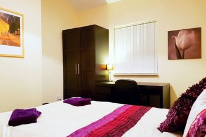Room 5 of 10