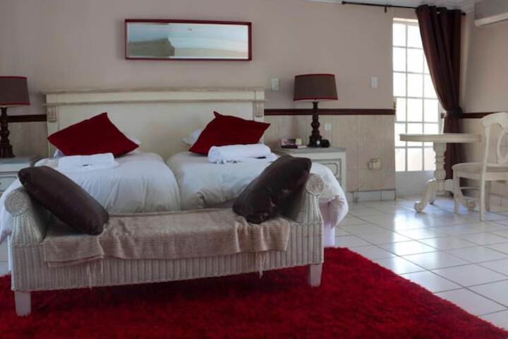 Room 3 of 49