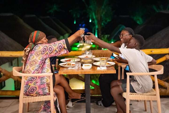 Dining 49 of 76