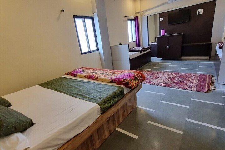 Room 13 of 20