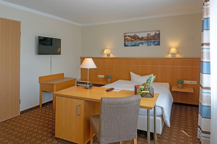 Room 11 of 35