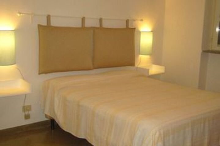 Room 4 of 17