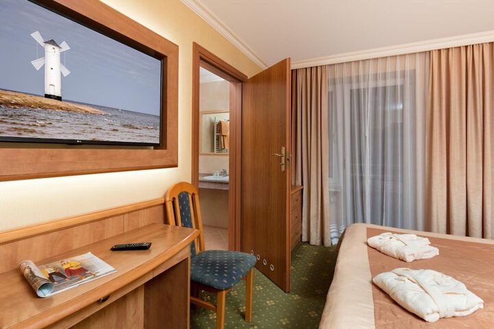 Room 16 of 43
