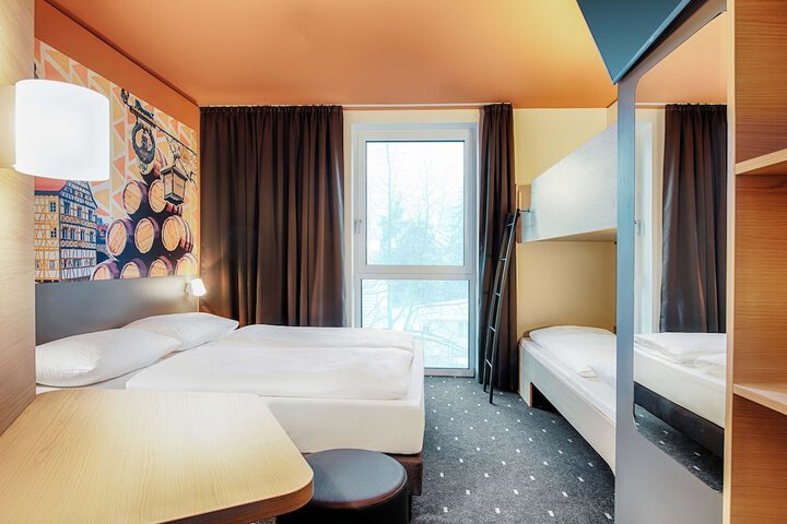 Room 10 of 26
