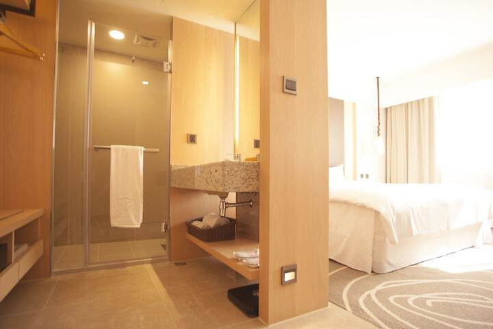Room 28 of 41