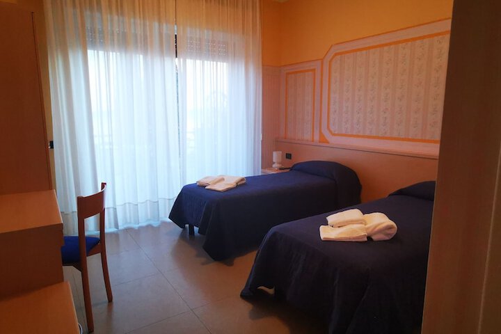Room 9 of 41