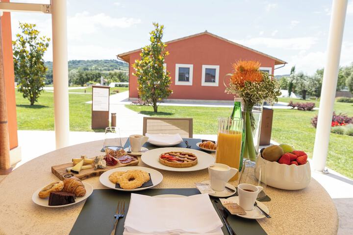 Breakfast/Coffee Service 114 of 148