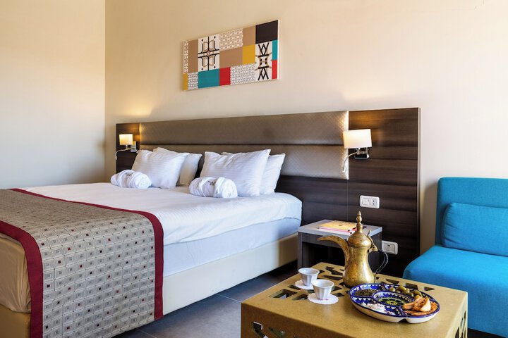 Room 13 of 87
