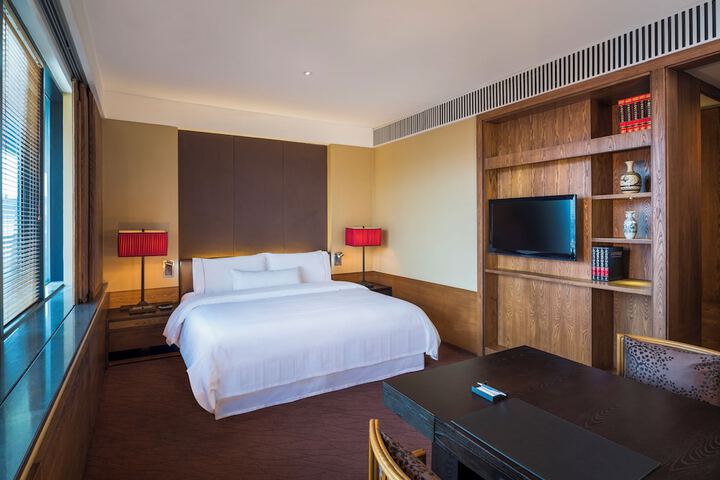 Room 10 of 65