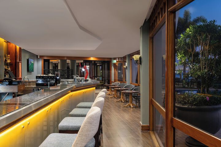 Lounge 106 of 161